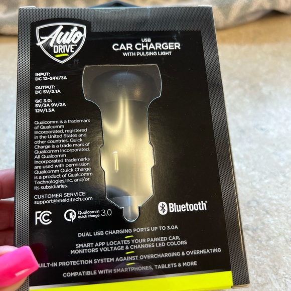 NIB car charger - Picture 2 of 5